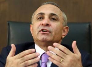 Հովիկ Աբրահամյան. Պարելուց մինչև մուննաթ