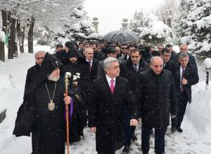 Senior officials from Armenia and Karabakh visit Military Pantheon