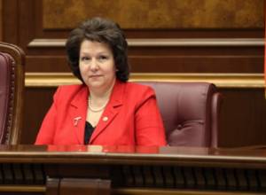 Հերմինե Նաղդալյանը Հովիկ Աբրահամյանին «աբիժնիկ» չի համարում