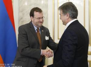 Karen Karapetyan, U.S. Ambassador discuss joint efforts to combat corruption