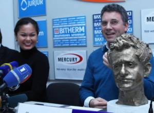 Бюст Левона Ароняна был создан за 2 дня