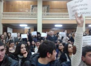 Students ‘welcome’  premier with action