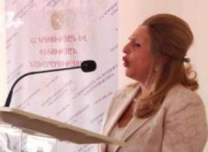 Արմինե Հովհաննիսյանը նախարարից ոսկե մեդալ ստացավ