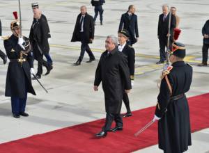 Serzh Sargsyan arrives in France