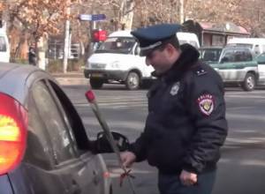 Flowers instead of documents: Traffic Police prepared suprise for women drivers