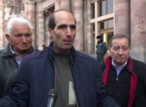 «Պարոն նախագահ, վարչապետ, ոստիկանապետ, ժողովուրդը ձեզ վրա սուլում է»