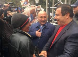 People ask Gagik Tsarukyan to stop migration