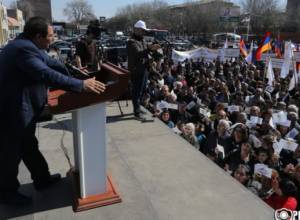«Խաթր մի արեք ծանոթ- բարեկամի, խնամու». Գագիկ Ծառուկյանը՝ խնամու մարզում
