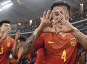 Ֆուտբոլիստի կինը պահանջում է ամուսնուն հեռացնել հավաքականից