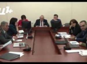 Ներսում ԿԸՀ նիստ է, դրսում՝ բողոքի ակցիա