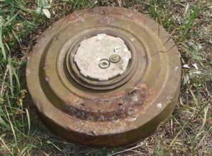 Rusty mine found on roadway