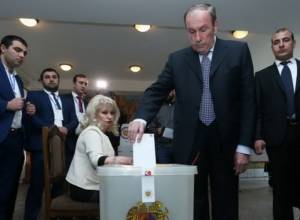 Էլեկտրոնային սարքը չճանաչեց նաև Լևոն Տեր-Պետրոսյանի մատնահետքը