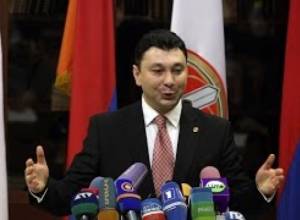 Չգիտեմ՝  Լեւոն Բարսեղյանի հետ ինչ է կատարվում. Շարմազանով