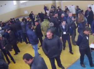 Несколько десятков избирателей на избирательных участках