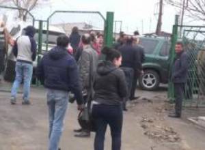 Հակոբ Բեգլարյանի տղաները փախչում են տեսախցիկից