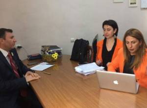 Փոստանջյանը մտավ ԿԸՀ ու բացականչեց. «Երկիր ծիրանին» ողջունում է բոլորիդ». Առավոտ