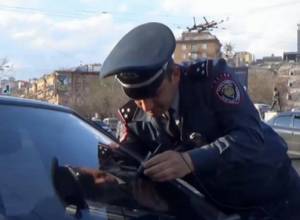 Предупреждение за покрытые пленкой передние окна