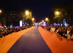 Հայ երիտասարդությունը ջահերով երթով բարձրացրեց պահանջատիրության ձայնը