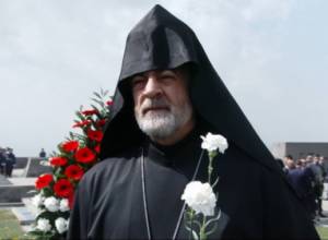 «Սխալ է իմ անունը կապել այդ գործի հետ». արք. Կճոյանը՝ օֆշորի գործի մասին