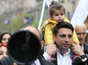 «Քաղաքապետարանն ունի այնքան ծառայողական մեքենա, որքան Ազգային ժողովը». Ալեն Սիմոնյան. Առավոտ