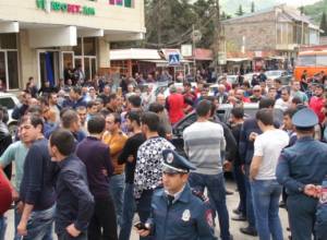 Hetq: Ijevan residents block highway in protest