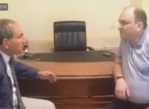 Nikol Pashinyan visits one of campaign offices