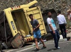 Tourist bus crashes in Turkey killing at least 20 people