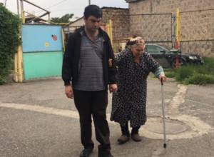 Pictures of Serzh Sargsyan and Catholicos of All Armenians found hanging at polling station