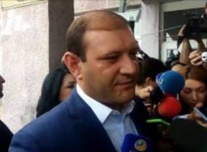 Փաշինյանին, թե՞ Փոստանջյանին. ում ընտրեց Տարոն Մարգարյանը