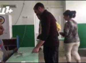 8/16 ընտրատեղամասում բերում են տատիկ պապիկների