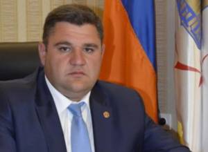 ՀՀԿ-ական թաղապետը՝ ընտրատեղամասում. ՔԴ