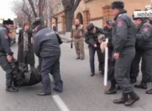 «Ոստիկանությունը դրսևորել է կամայականություն». սևազգեստ մայրերի նկատմամբ բռնության դատական նիստ