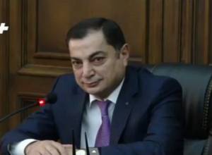 «ԱԺ նախագահը նաչալնիկ չէ»