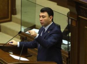 Շարմազանովը չի խոստանում չանջատել խոսափողները