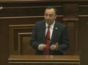Եթե դուք քիչ եք, չի նշանակում, որ դուք ճիշտ եք. Հրայր Թովմասյան
