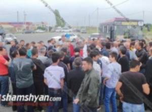 Residents block Yerevan-Norabats roadway