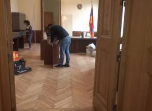 «Զենիթ-305», գինը՝ 5 ռուբլի. ինչ կա ԱԺ աշխատասենյակներում