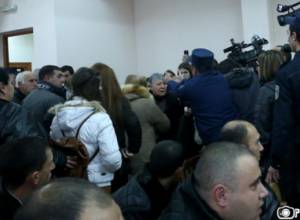 Իրարանցում՝ դատական նիստին. դատախազի ճառն ընդմիջվեց