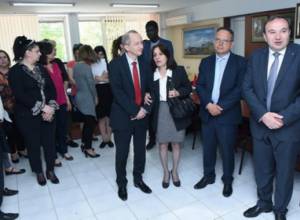 ԿԳՆ հուշամեդալ`  Ֆրանսիական համալսարանի ներկայացուցիչներին
