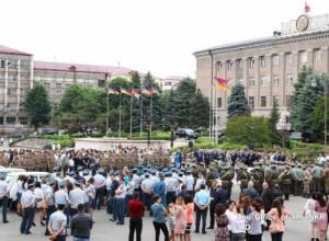 Участникам апрельской войны вручили автомобили