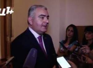 Արման Սահակյանը պատասխանեց լրագրողների հարցերին