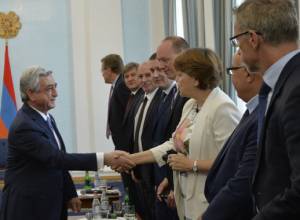Serzh Sargsyan receives representatives of IMF and WB