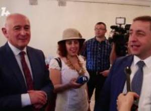 "Մանր ծակոցները տհաճ են".պատգամավորները դոնորներ են