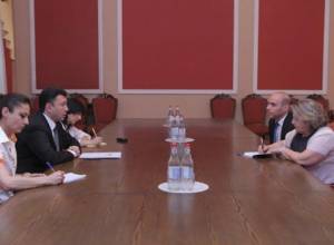 «Արցախի հարցը տարածքային վեճ չէ. Շարմազանովը՝ Հունաստանի դեսպանին