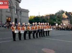 Прямой эфир: на площади Свободы военные оркестры: видеоматериал