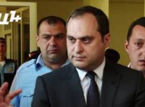 Զննությունը վերածվում է խուզարկության. ահազանգում է փաստաբանը