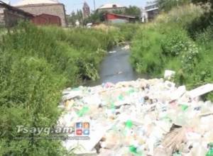 Речка Гюмри – свалка пластмассовых бутылок