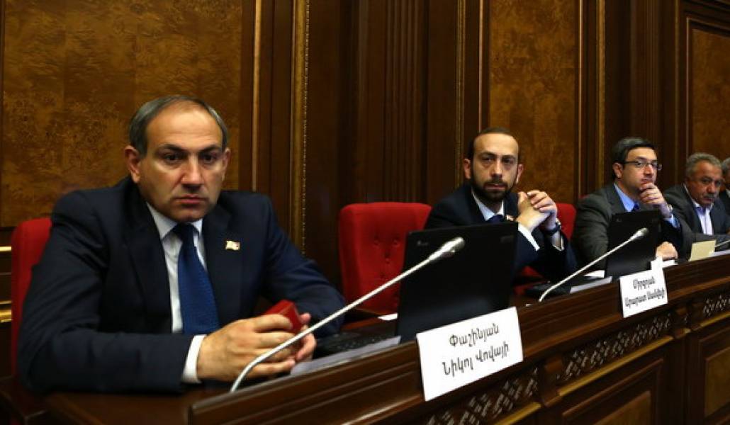 Nikol-Pashinyan_Yelq