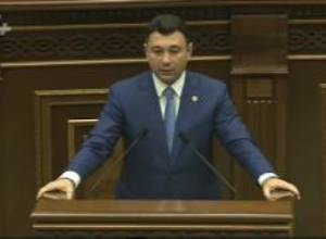«Միամիտ ու սենտիմենտալ ձեւով շարունակում եմ սիրել այս երկիրը»