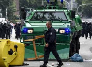 Из-за беспорядков Мелания Трамп не добралась до места